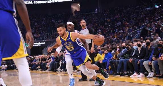 勇士103-82轻取雷霆 库里三节20+6库明加首秀 追梦准三双 勇士103-82轻取雷霆 库里三节20+6库明加首秀 追梦准三双