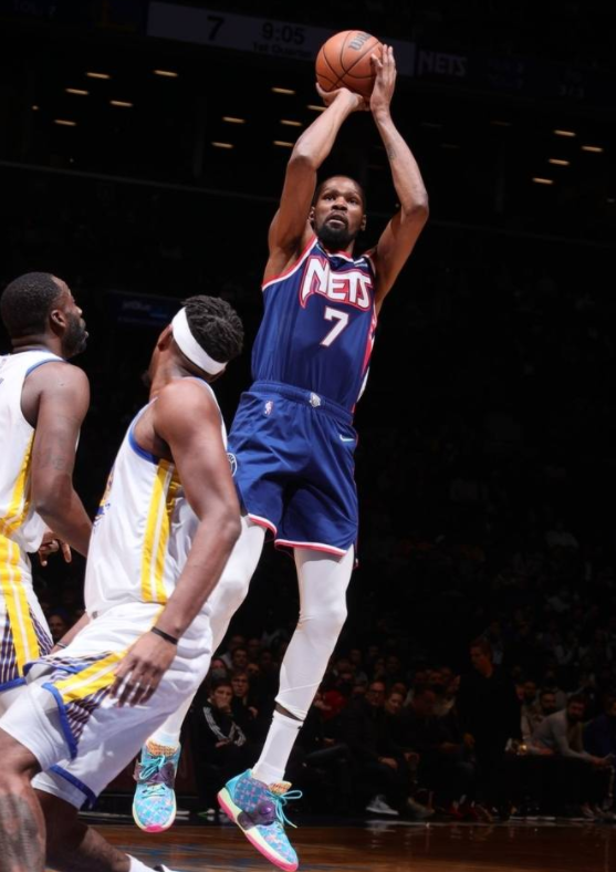 17日NBA纪录:KD生涯最低迷一节 库里两度解锁里程碑 17日NBA纪录:KD生涯最低迷一节 库里两度解锁里程碑