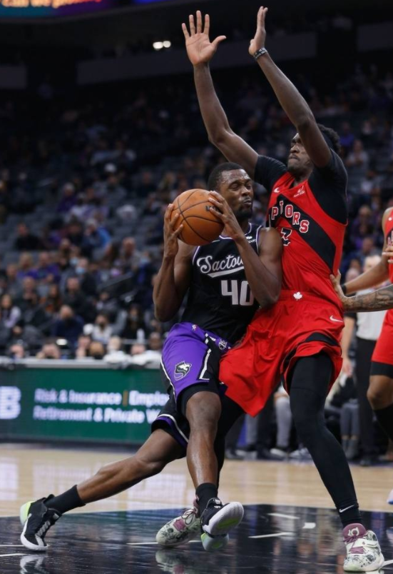 西亚卡姆砍32+8领4人上双 猛龙108-89胜国王终结三连败 西亚卡姆砍32+8领4人上双 猛龙108-89胜国王终结三连败