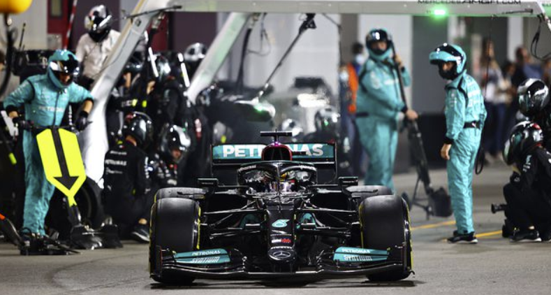 F1卡塔尔站汉密尔顿轻松夺冠 博塔斯爆胎阿隆索第3 F1卡塔尔站汉密尔顿轻松夺冠 博塔斯爆胎阿隆索第3