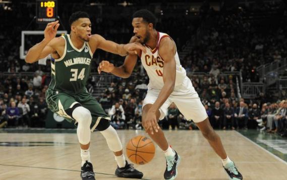 雄鹿112-104擒骑士迎2连胜 字母哥生日夜27+12霍勒迪20分 雄鹿112-104擒骑士迎2连胜 字母哥生日夜27+12霍勒迪20分