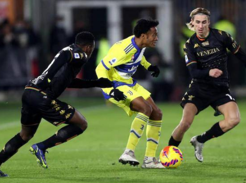 意甲-尤文1-1威尼斯4场不败 迪巴拉伤退莫拉塔神仙球 意甲-尤文1-1威尼斯4场不败 迪巴拉伤退莫拉塔神仙球