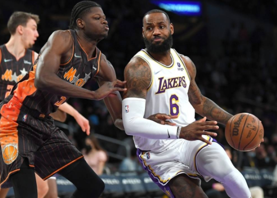 詹姆斯30分+三双威少19+7+5 湖人第三节一波流106-94战胜魔术 詹姆斯30分+三双威少19+7+5 湖人第三节一波流106-94战胜魔术