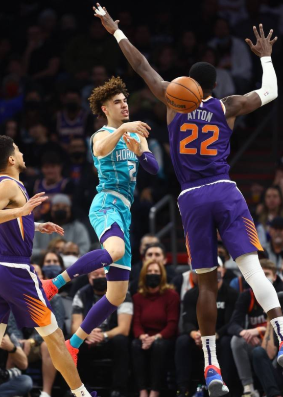 保罗14+9布克复出16分 太阳137-106打花黄蜂拿下三连胜 保罗14+9布克复出16分 太阳137-106打花黄蜂拿下三连胜