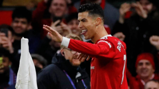 英超-曼联3-1战胜伯恩利升至第6 C罗传射!桑乔造乌龙 英超-曼联3-1战胜伯恩利升至第6 C罗传射!桑乔造乌龙