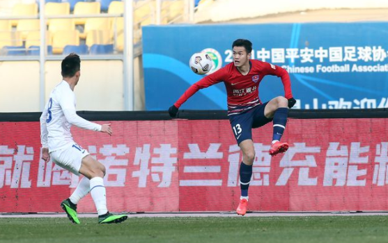 中超-重庆两江竞技0-0逼平上海申花 杨旭头球中框 中超-重庆两江竞技0-0逼平上海申花 杨旭头球中框