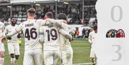 意甲-米兰3-0大胜十人威尼斯暂登顶 伊布闪击特奥双响 意甲-米兰3-0大胜十人威尼斯暂登顶 伊布闪击特奥双响