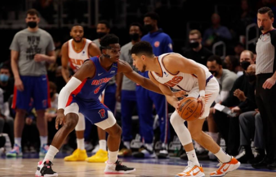 布克30+4+4状元遭驱逐 艾顿伤退太阳135-108客场胜活塞 布克30+4+4状元遭驱逐 艾顿伤退太阳135-108客场胜活塞