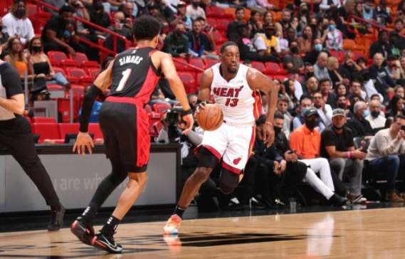 热火104-92擒开拓者 巴特勒遭驱逐CJ24分 阿德巴约20+11 热火104-92擒开拓者 巴特勒遭驱逐CJ24分 阿德巴约20+11