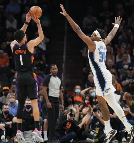 保罗10+15布克26分 太阳9人得分上双主场132-105擒魔术 保罗10+15布克26分 太阳9人得分上双主场132-105擒魔术