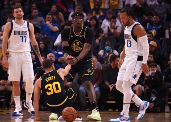 东契奇独揽34+11库里27+10 独行侠107-101大逆转降服勇士 东契奇独揽34+11库里27+10 独行侠107-101大逆转降服勇士