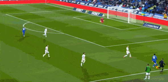 赫塔菲锋煞神仙球吊射破门 赫塔菲锋煞神仙球吊射破门