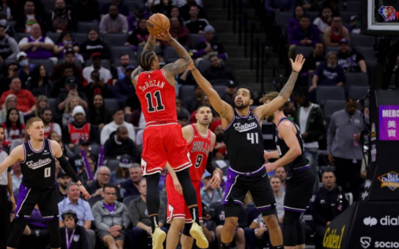 公牛三巨头71分103-112不敌国王 福克斯34分萨博尼斯22+7 公牛三巨头71分103-112不敌国王 福克斯34分萨博尼斯22+7