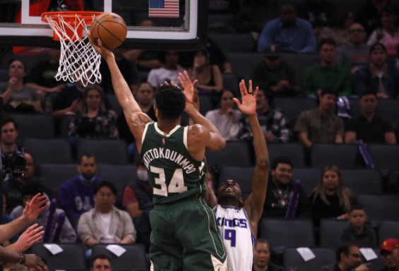 雄鹿18三分135-126擒国王2连胜 字母哥36+10米德尔顿32分 雄鹿18三分135-126擒国王2连胜 字母哥36+10米德尔顿32分