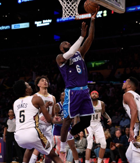 詹姆斯38+8浓眉哥23+12 CJ轰下32分湖人111-114憾负鹈鹕 詹姆斯38+8浓眉哥23+12 CJ轰下32分湖人111-114憾负鹈鹕