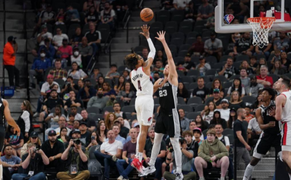 马刺113-92大胜送开拓者七连败 凯尔登28分科林斯18+13 马刺113-92大胜送开拓者七连败 凯尔登28分科林斯18+13