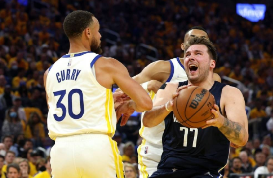 东契奇空砍42+8库里32分 勇士126-117逆转独行侠总分2-0 东契奇空砍42+8库里32分 勇士126-117逆转独行侠总分2-0