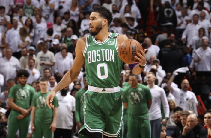 塔图姆当选东决MVP 本轮系列赛场均25+8 塔图姆当选东决MVP 本轮系列赛场均25+8