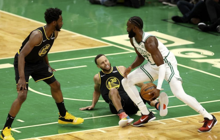 11号NBA总决G4前瞻:水花需要队友反弹 勇士力争掀翻绿军追平 11号NBA总决G4前瞻:水花需要队友反弹 勇士力争掀翻绿军追平