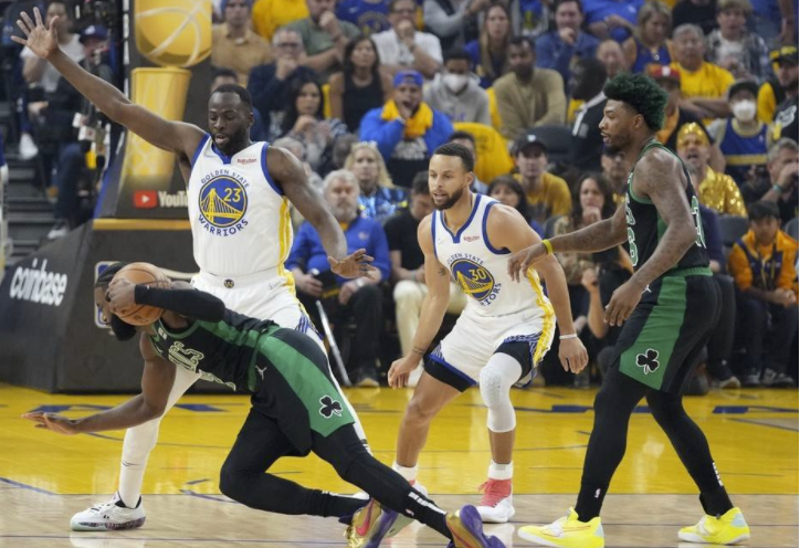 17号NBA总决G6前瞻:双探花需稳定发挥 绿军全力阻止勇士客场夺冠 17号NBA总决G6前瞻:双探花需稳定发挥 绿军全力阻止勇士客场夺冠