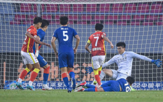 中超-申花2-1击败广州开局六轮不败 汪海健贴地斩曹赟定爆射破门 中超-申花2-1击败广州开局六轮不败 汪海健贴地斩曹赟定爆射破门