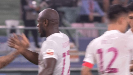 中超-申花2-0国安结束4轮不胜 于汉超一条龙+造点巴索戈点射+伤退 中超-申花2-0国安结束4轮不胜 于汉超一条龙+造点巴索戈点射+伤退