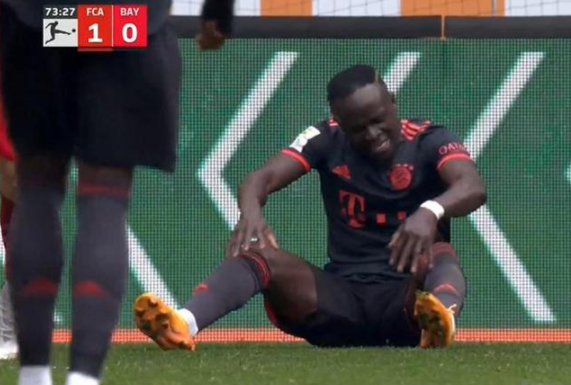 德甲-拜仁爆冷0-1不敌奥格斯堡遭四轮不胜 诺伊尔补时连续头球攻门 德甲-拜仁爆冷0-1不敌奥格斯堡遭四轮不胜 诺伊尔补时连续头球攻门