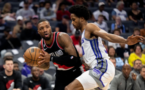 利拉德10投仅2中表现低迷 国王多点开花126-94大胜开拓者 利拉德10投仅2中表现低迷 国王多点开花126-94大胜开拓者