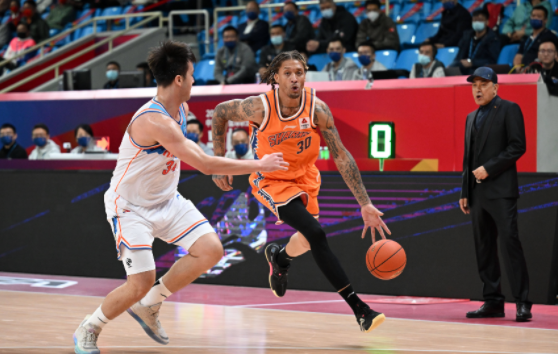 CBA-上海108-99逆转宁波取首胜 比斯利16分7篮板王哲林22分 CBA-上海108-99逆转宁波取首胜 比斯利16分7篮板王哲林22分