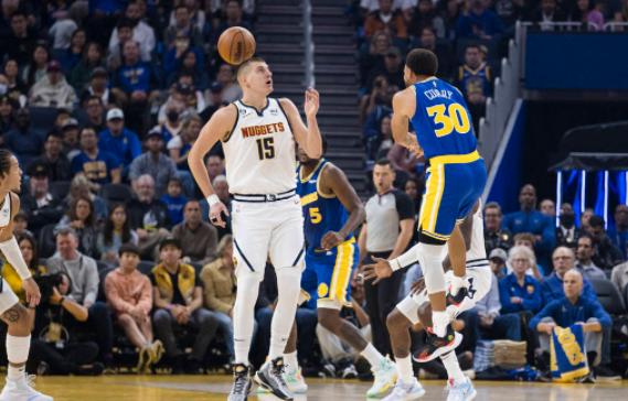 约基奇三双库里空砍34分 掘金7人得分10+以128-123险胜勇士 约基奇三双库里空砍34分 掘金7人得分10+以128-123险胜勇士