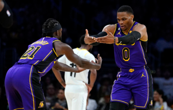 NBA-爵士130-116击败湖人 威少28+6难救主 马尔卡宁27+11 NBA-爵士130-116击败湖人 威少28+6难救主 马尔卡宁27+11