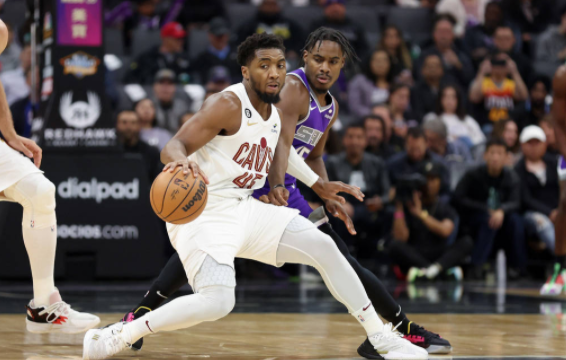 NBA-国王127-120送骑士2连败 米切尔狂砍38+5+4难救主 NBA-国王127-120送骑士2连败 米切尔狂砍38+5+4难救主