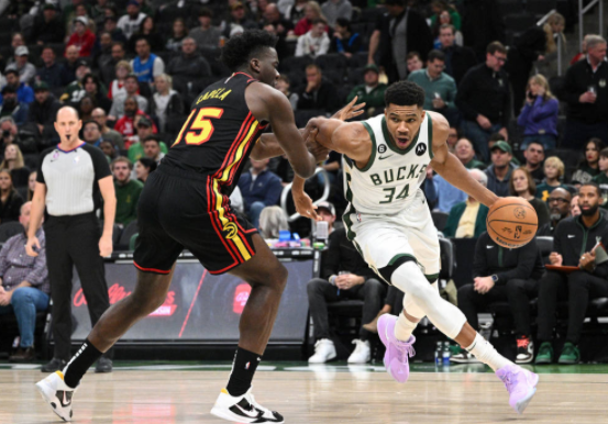 字母哥27+8吹杨21+9 老鹰首发全部上双121-106轻取雄鹿 字母哥27+8吹杨21+9 老鹰首发全部上双121-106轻取雄鹿