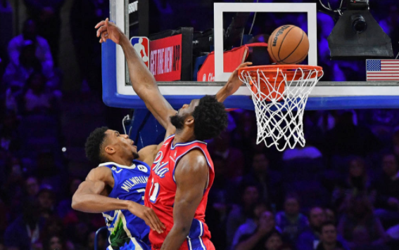 字母哥25+14马克西伤退 恩比德32+11+8费城110-102逆转雄鹿 字母哥25+14马克西伤退 恩比德32+11+8费城110-102逆转雄鹿