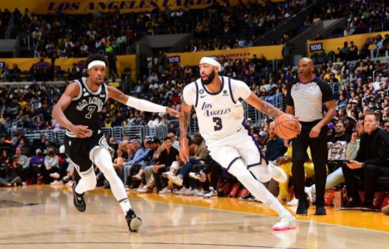 浓眉30+18 里夫斯21分 詹姆斯缺战 湖人123-92大胜马刺喜迎3连胜 浓眉30+18 里夫斯21分 詹姆斯缺战 湖人123-92大胜马刺喜迎3连胜