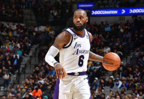 NBA-湖人105-94送马刺7连败 詹姆斯复出21+8+5浓眉哥砍两双 NBA-湖人105-94送马刺7连败 詹姆斯复出21+8+5浓眉哥砍两双