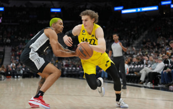 瓦塞尔24+8马尔卡宁空砍32+12 马刺126-122击败爵士终结2连败 瓦塞尔24+8马尔卡宁空砍32+12 马刺126-122击败爵士终结2连败