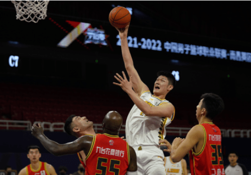 胡金秋砍27+13赵岩昊21分 广厦92-82终结青岛4连胜 胡金秋砍27+13赵岩昊21分 广厦92-82终结青岛4连胜