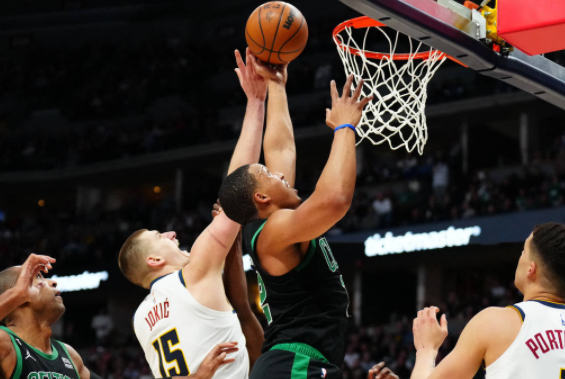 约基奇30+12+12塔图姆25分 掘金123-111擒绿军赢下榜首大战 约基奇30+12+12塔图姆25分 掘金123-111擒绿军赢下榜首大战