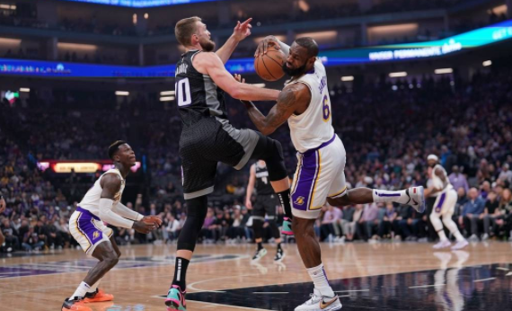 NBA-湖人136-134险胜国王喜迎5连胜 詹姆斯37分施罗德罚球准绝杀 NBA-湖人136-134险胜国王喜迎5连胜 詹姆斯37分施罗德罚球准绝杀