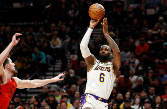 詹姆斯37+11利拉德砍两双 湖人121-112逆转开拓者迎2连胜 詹姆斯37+11利拉德砍两双 湖人121-112逆转开拓者迎2连胜