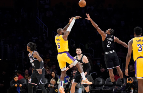 老詹46分+9记三分威少里程碑 小卡25+9快船133-115大胜湖人 老詹46分+9记三分威少里程碑 小卡25+9快船133-115大胜湖人