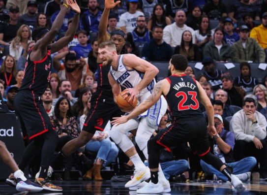 西亚卡姆准三双范乔丹17分 福克斯16+8国王95-113不敌猛龙 西亚卡姆准三双范乔丹17分 福克斯16+8国王95-113不敌猛龙