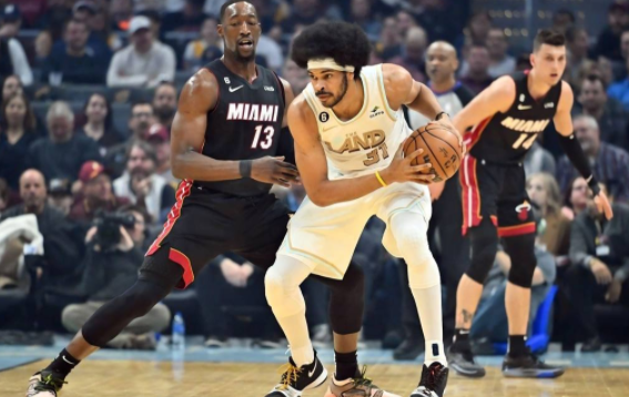 NBA-热火100-97险胜骑士 米切尔16+9巴特勒23分 阿德巴约关键篮板 NBA-热火100-97险胜骑士 米切尔16+9巴特勒23分 阿德巴约关键篮板