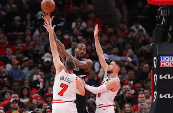 NBA-快船108-103逆转胜公牛 伦纳德33分送致胜抢断武神两双 NBA-快船108-103逆转胜公牛 伦纳德33分送致胜抢断武神两双