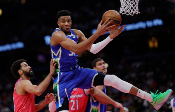 字母哥三双霍乐迪26+9+10 雄鹿多点开花140-128轻取奇才 字母哥三双霍乐迪26+9+10 雄鹿多点开花140-128轻取奇才