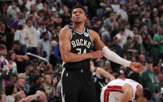 巴特勒35+11 米德尔顿33+9 字母&希罗伤退 热火130-117雄鹿先拔头筹 巴特勒35+11 米德尔顿33+9 字母&希罗伤退 热火130-117雄鹿先拔头筹