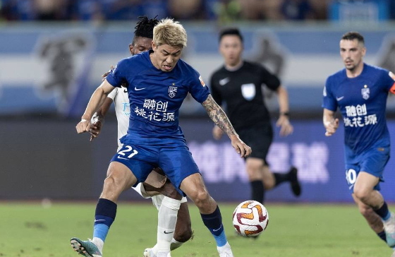 中超-埃德米尔森屡失良机 武汉三镇0-0大连人主场难求一胜 中超-埃德米尔森屡失良机 武汉三镇0-0大连人主场难求一胜