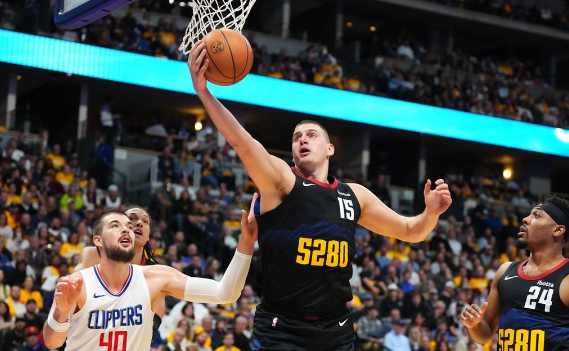 约基奇32+16+9乔治空砍35分 掘金主场111-108送快船六连败 约基奇32+16+9乔治空砍35分 掘金主场111-108送快船六连败