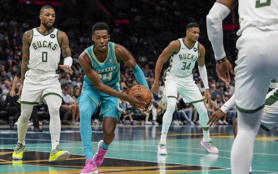 利拉德27分字母哥16+9 鲍尔空砍37分黄蜂99-130不敌雄鹿 利拉德27分字母哥16+9 鲍尔空砍37分黄蜂99-130不敌雄鹿